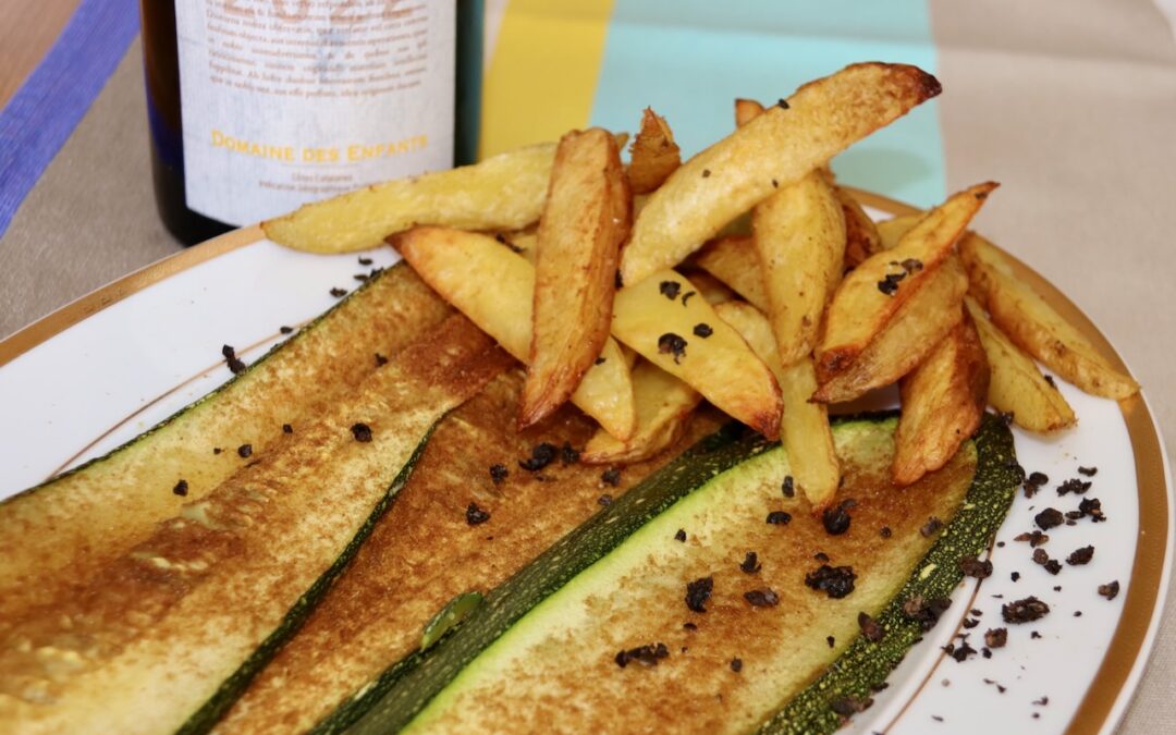 Zucchini mit Kreuzkümmel, dazu Wedges